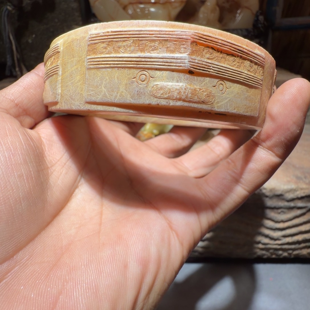 飞***哥和田玉（糖玉）未镶嵌颈饰