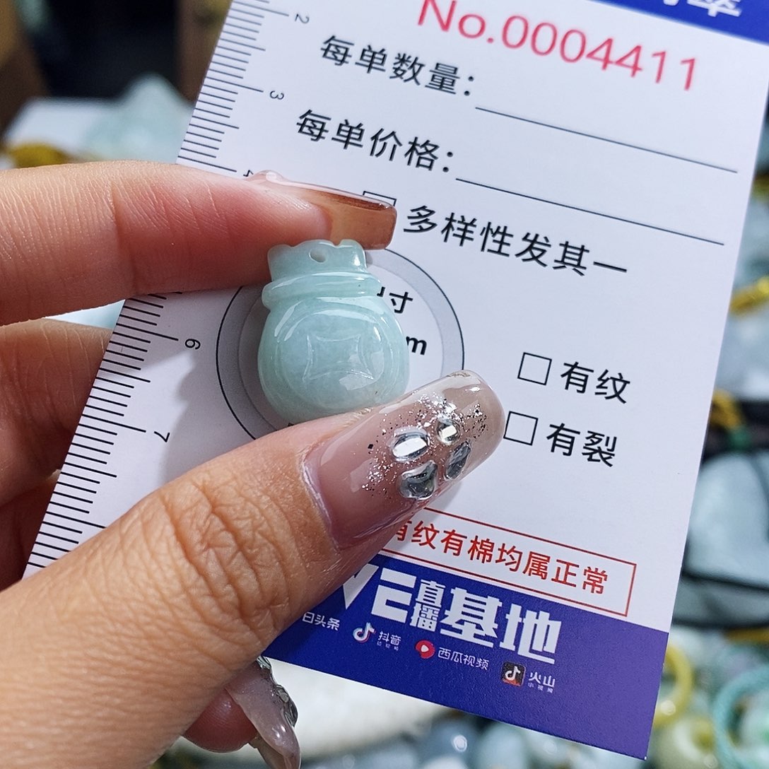 翡翠未镶嵌颈饰4411