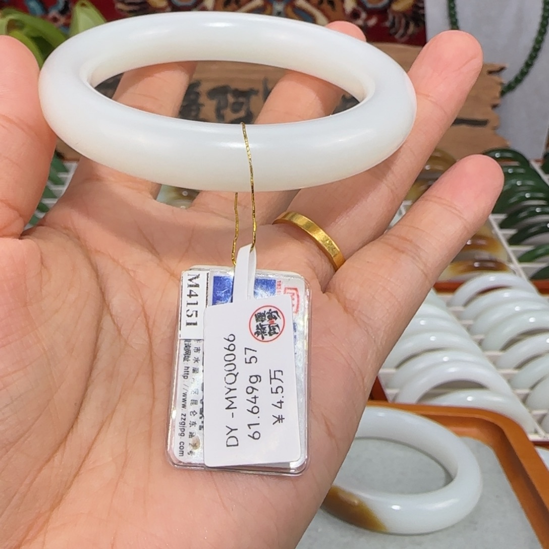 和田玉未镶嵌手镯 优雅圆条 新疆和田玉手镯