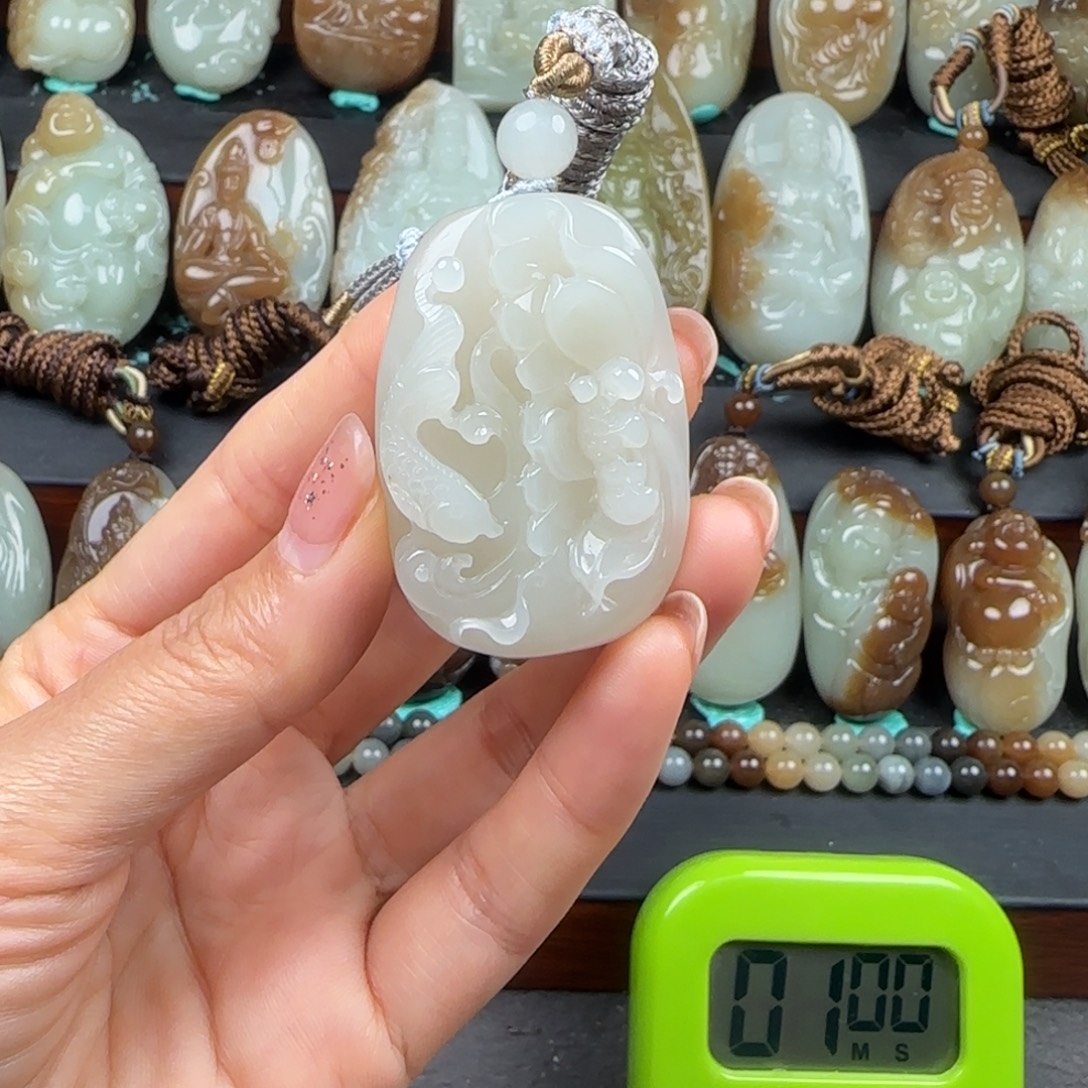 往***…和田玉未镶嵌挂件