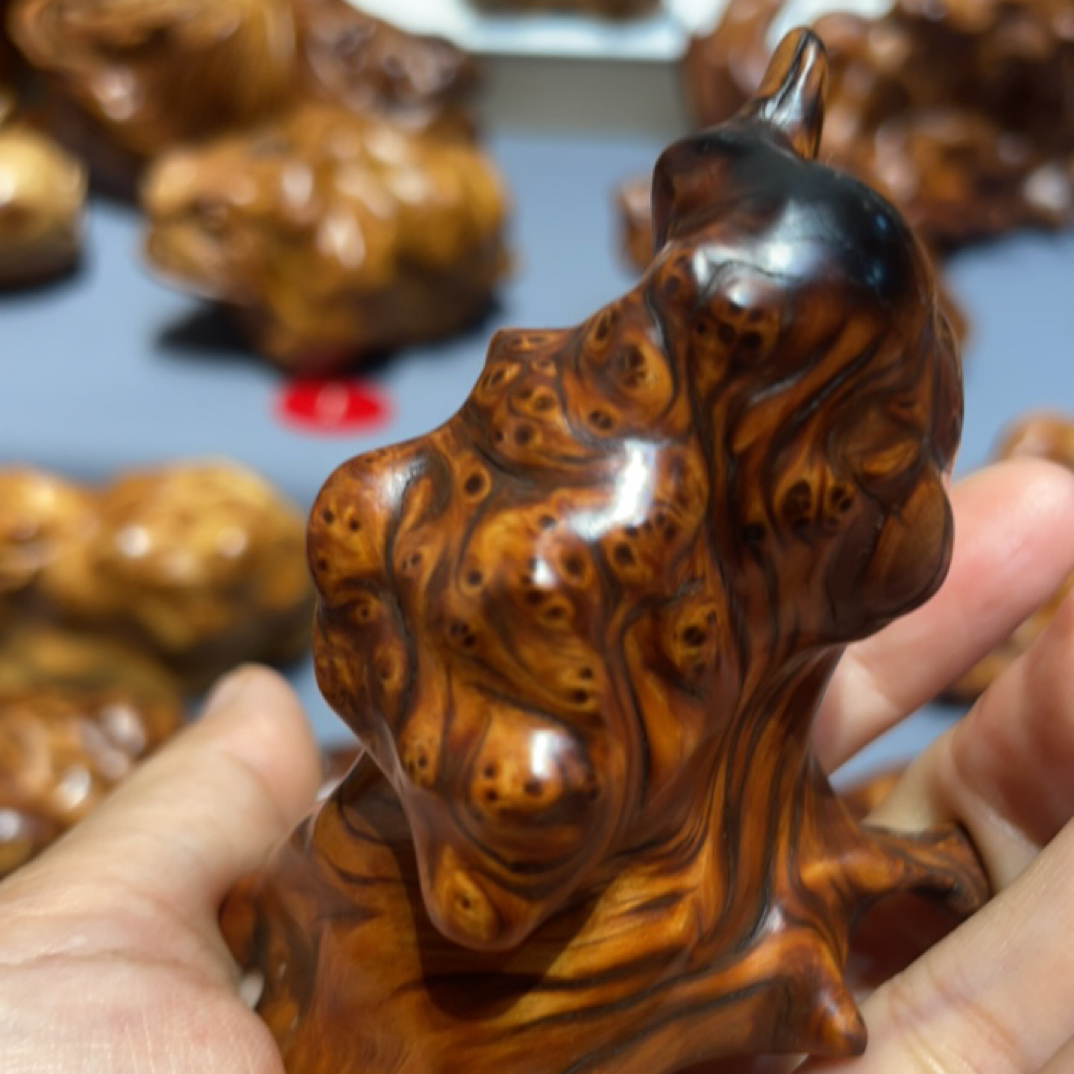太行崖柏陈华手把玩