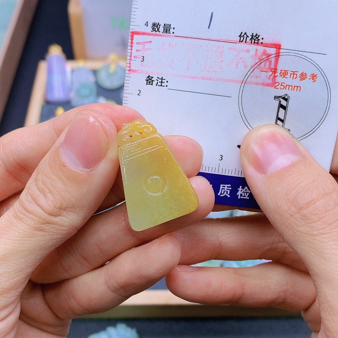 翡翠未镶嵌颈饰翡翠