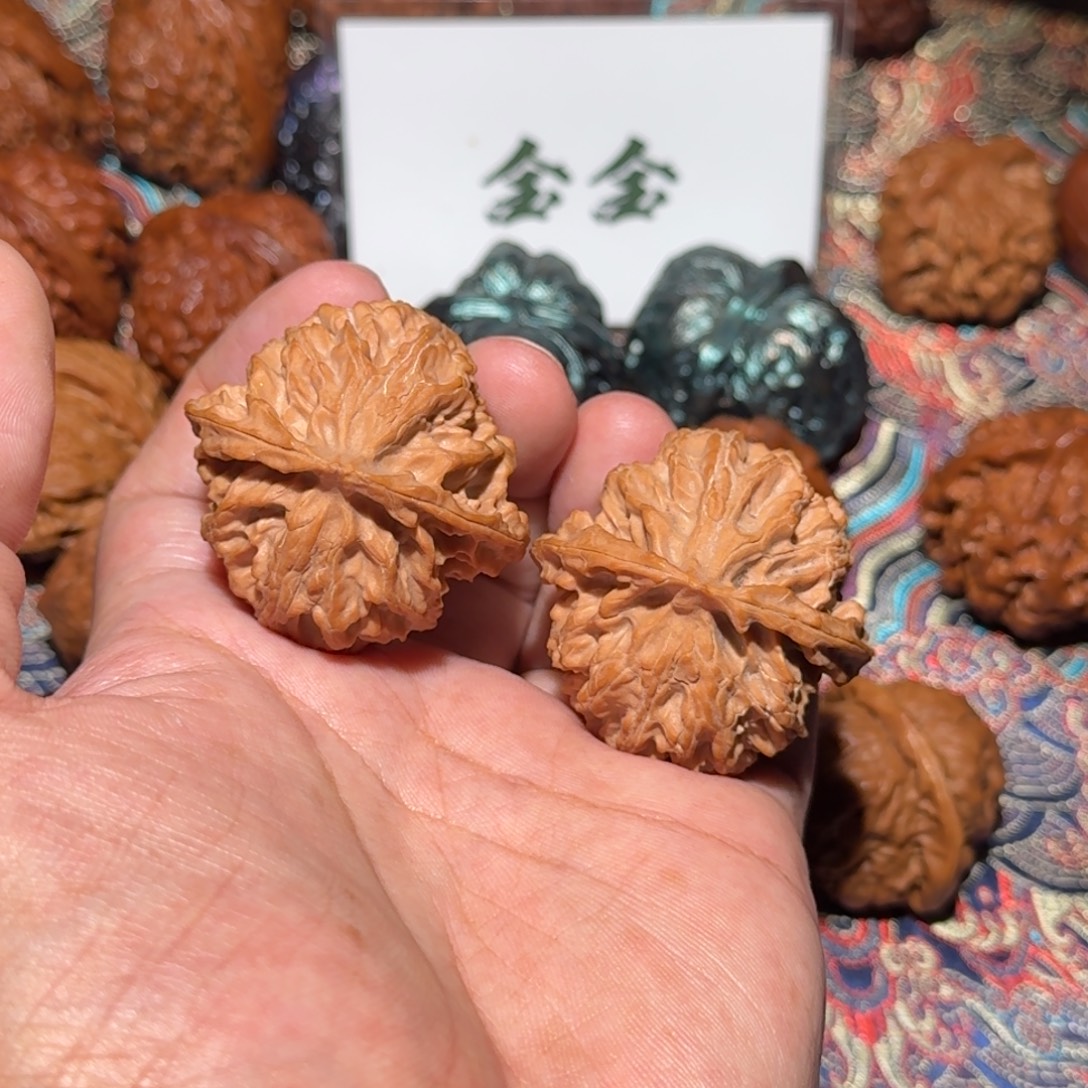 文玩核桃把件2259苹果园，尺寸42 41 43