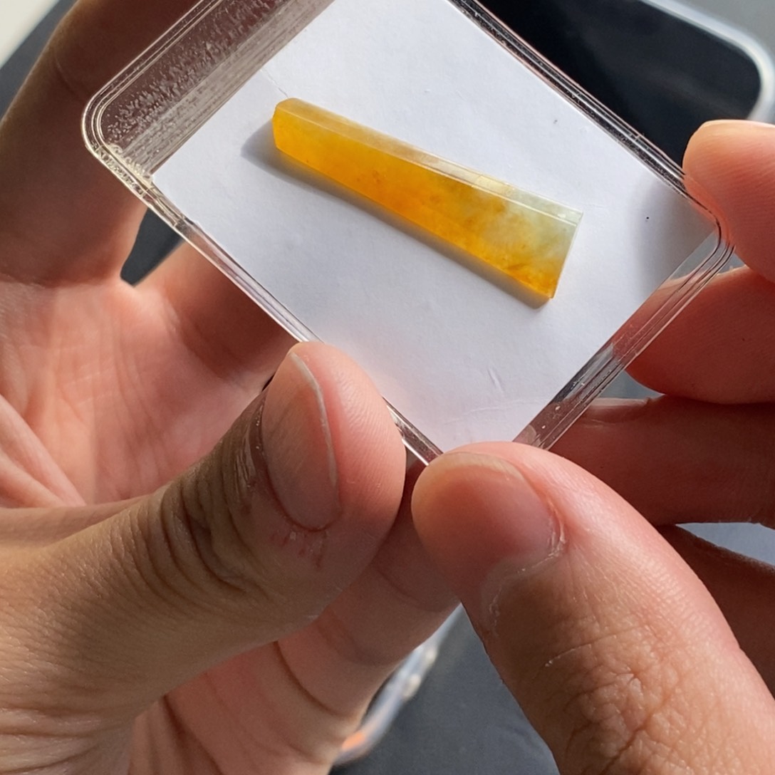 定制翡翠未镶嵌冰黄翡吊坠