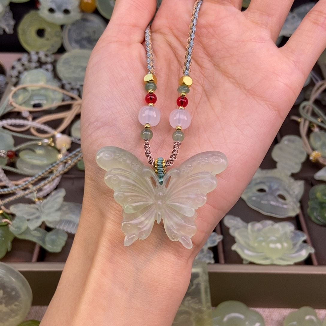 岫玉未镶嵌吊坠(赠链)