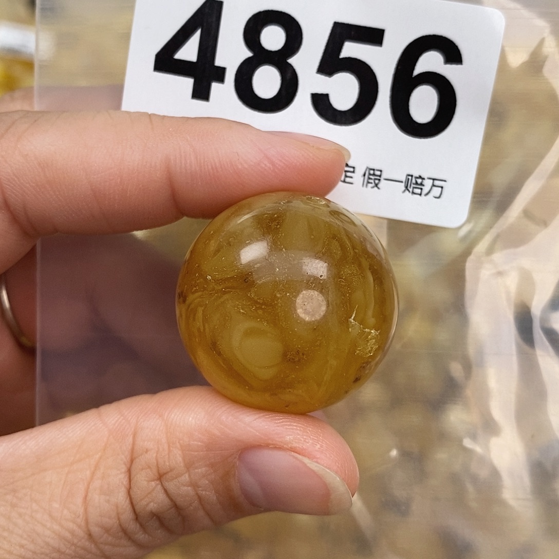 孟***孟蜜蜡未镶嵌珠宝奇石28.2