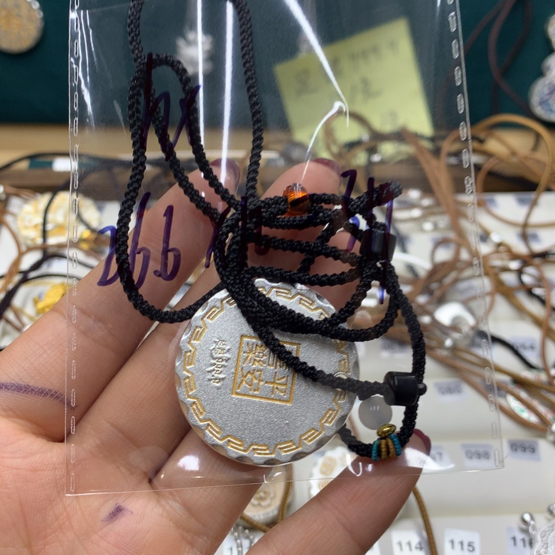 足银直播间选款银饰品