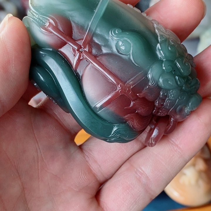 秦紫玉马首手把紫绿色