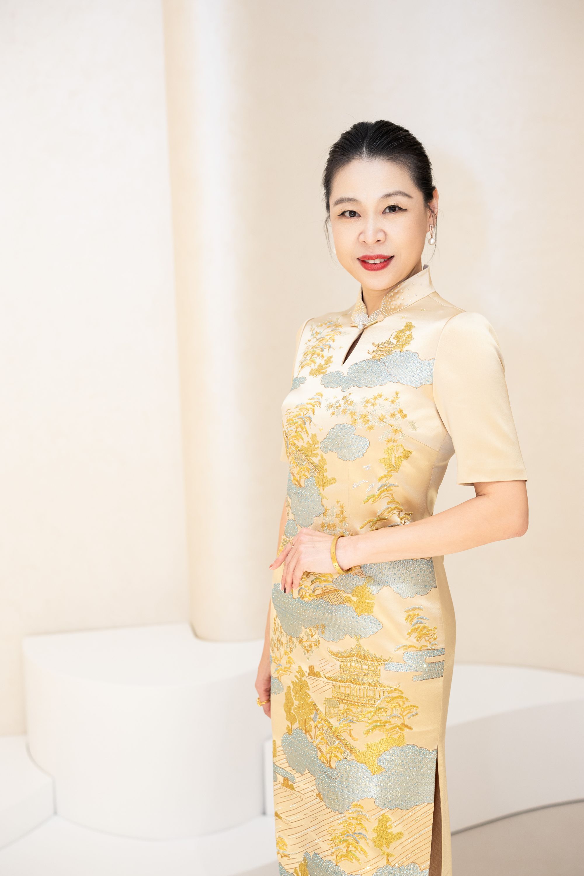 [中国六礼]高端香槟金重工满绣喜妈妈喜婆婆婚宴旗袍