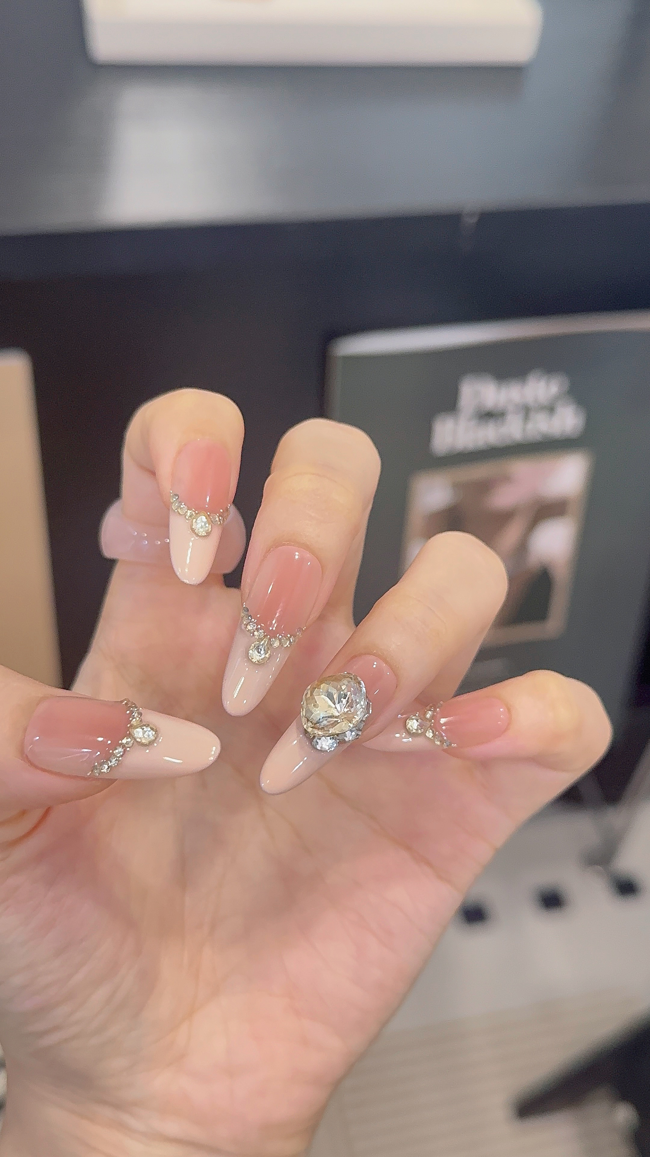 【桃桃蜜霜】粉色镶钻纯欲气质指尖淡雅高级冰透手工穿戴甲指甲贴