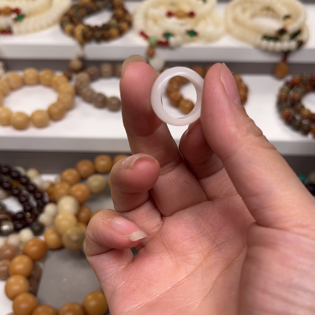 白玉菩提吊坠跑环一个