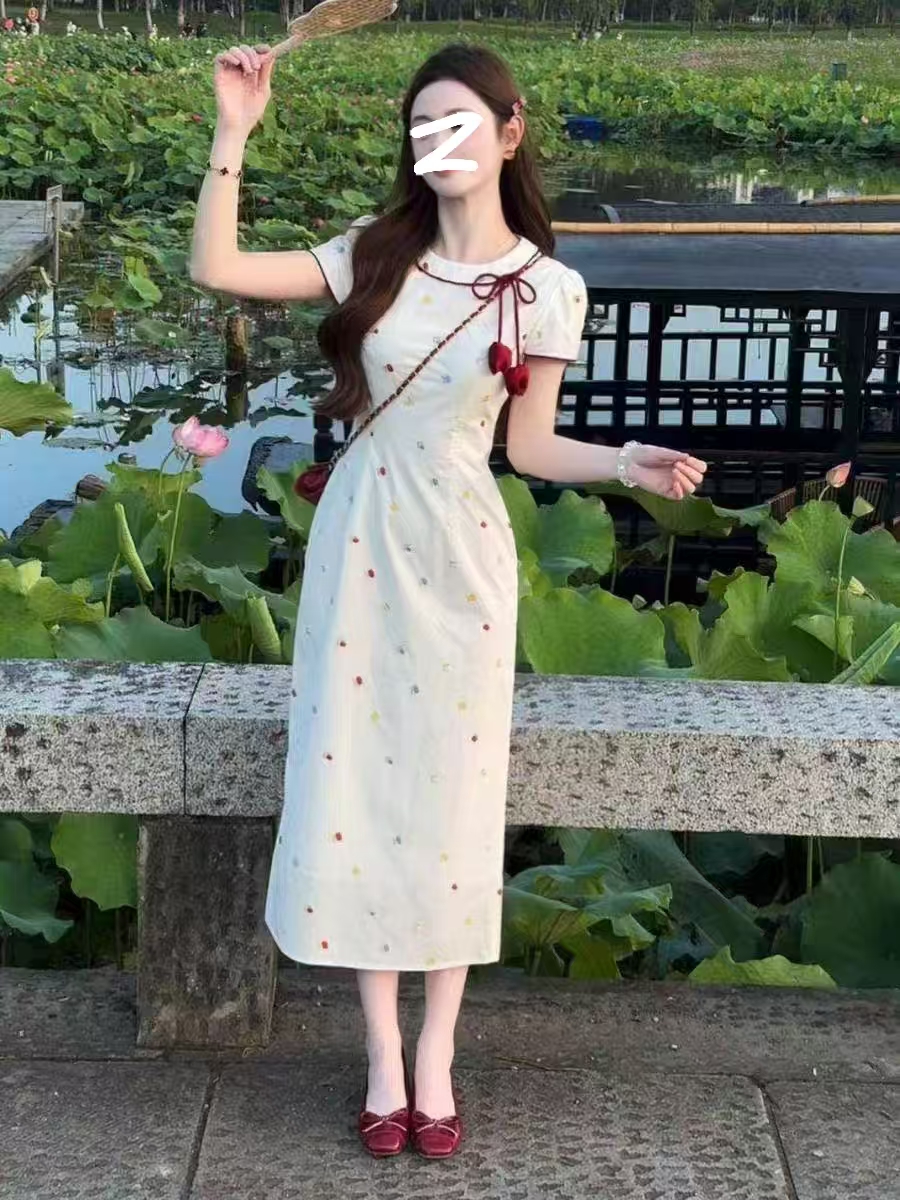 现624-7#2025夏新款撞色郁金香娃娃领彩色刺绣修身旗袍国风连衣裙