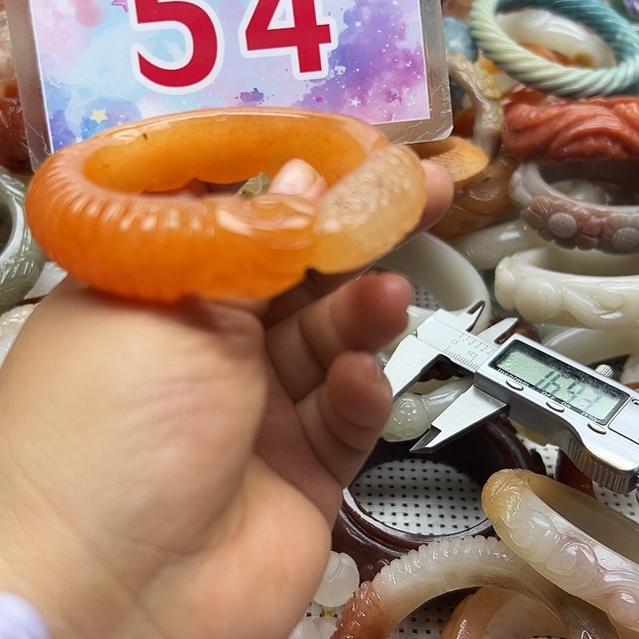 未镶嵌手镯石英岩玉