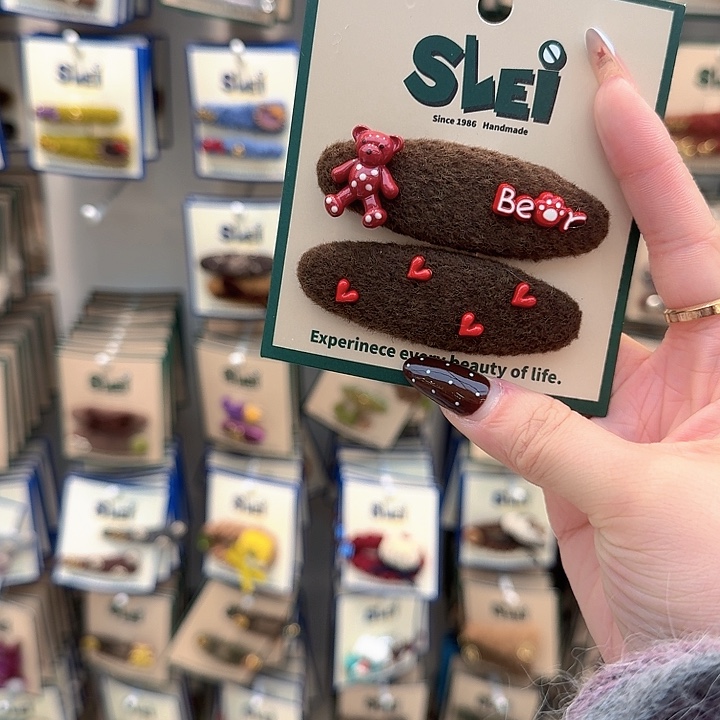 椭圆咖色红小熊掰掰