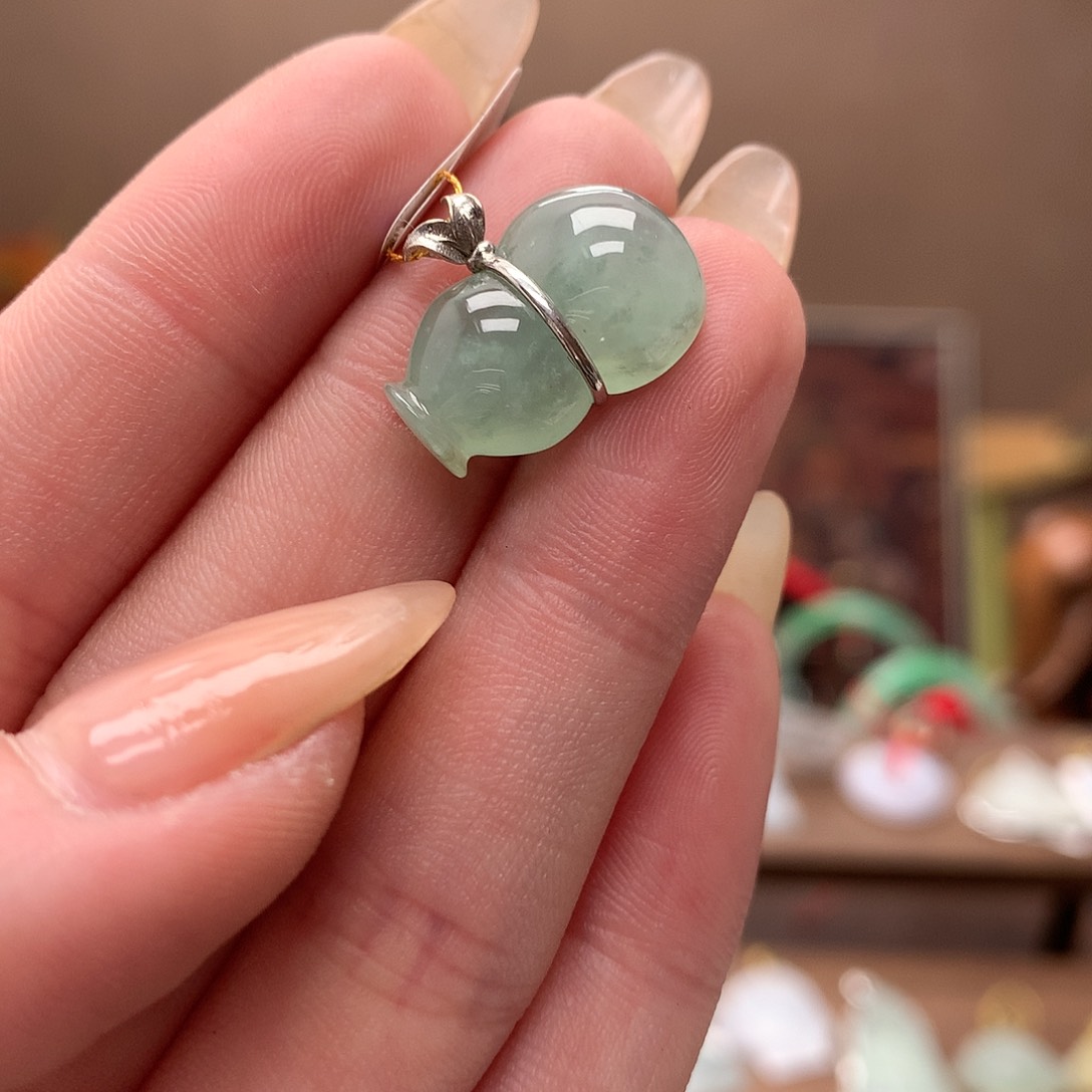 翡翠吊坠(不含链)18K金镶嵌