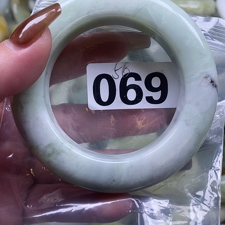 小***碧蛇纹石玉未镶嵌手镯