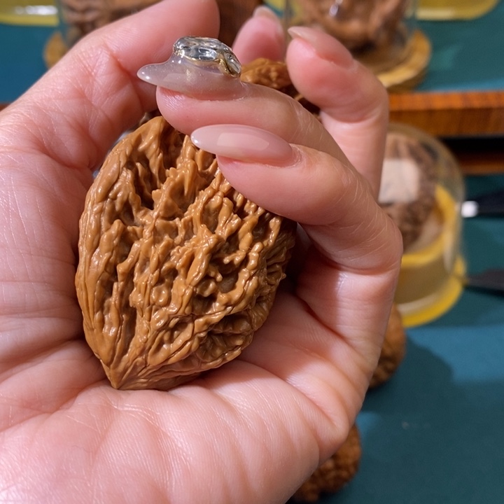 文玩核桃吊坠o****?虎头王