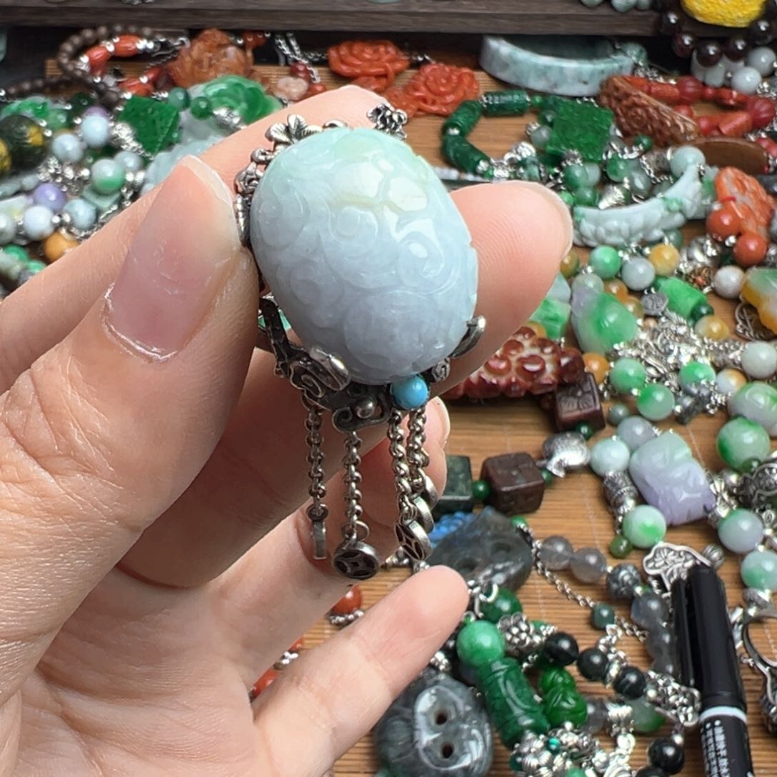 洛***柒翡翠未镶嵌颈饰吊坠