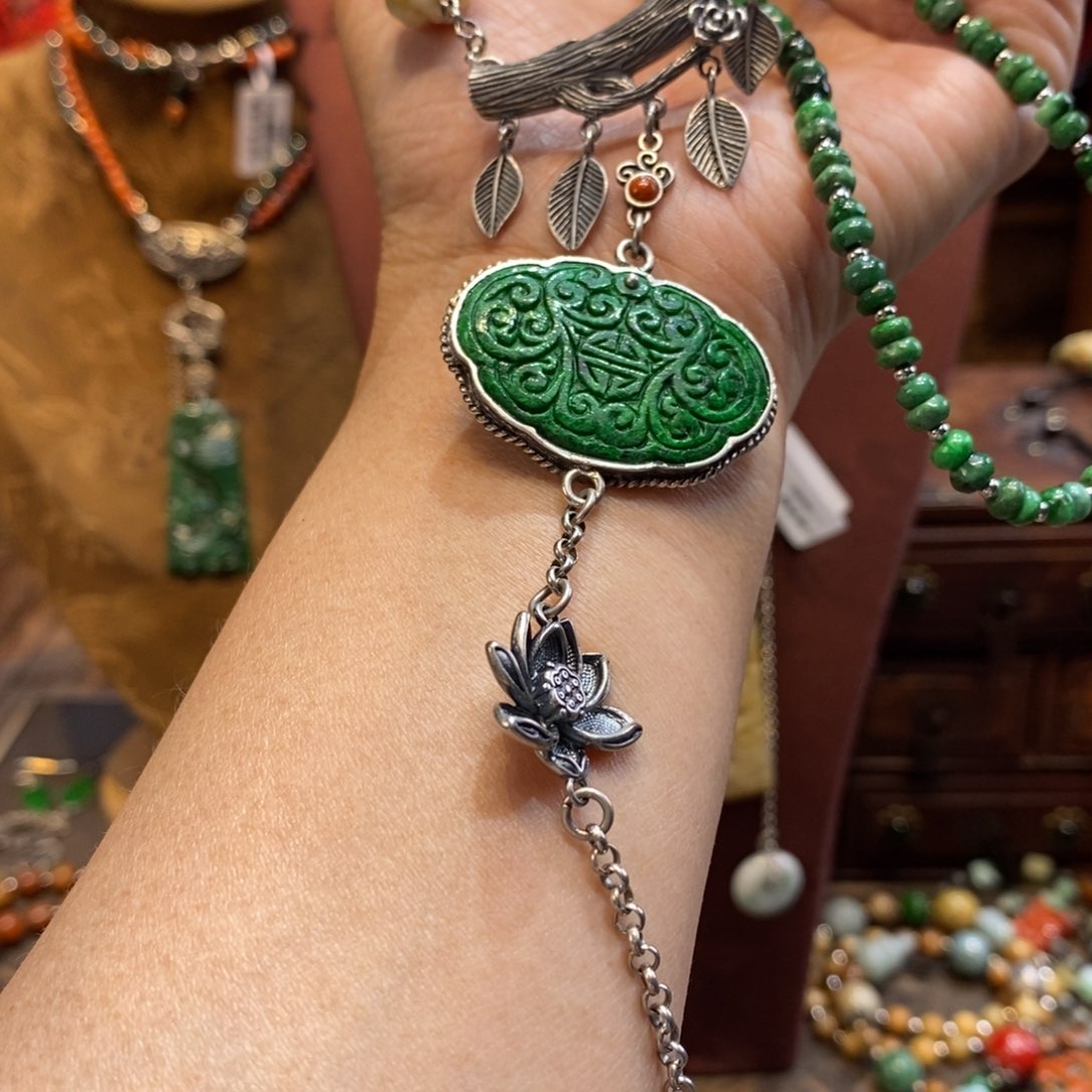 翡翠吊坠(赠链)未镶嵌