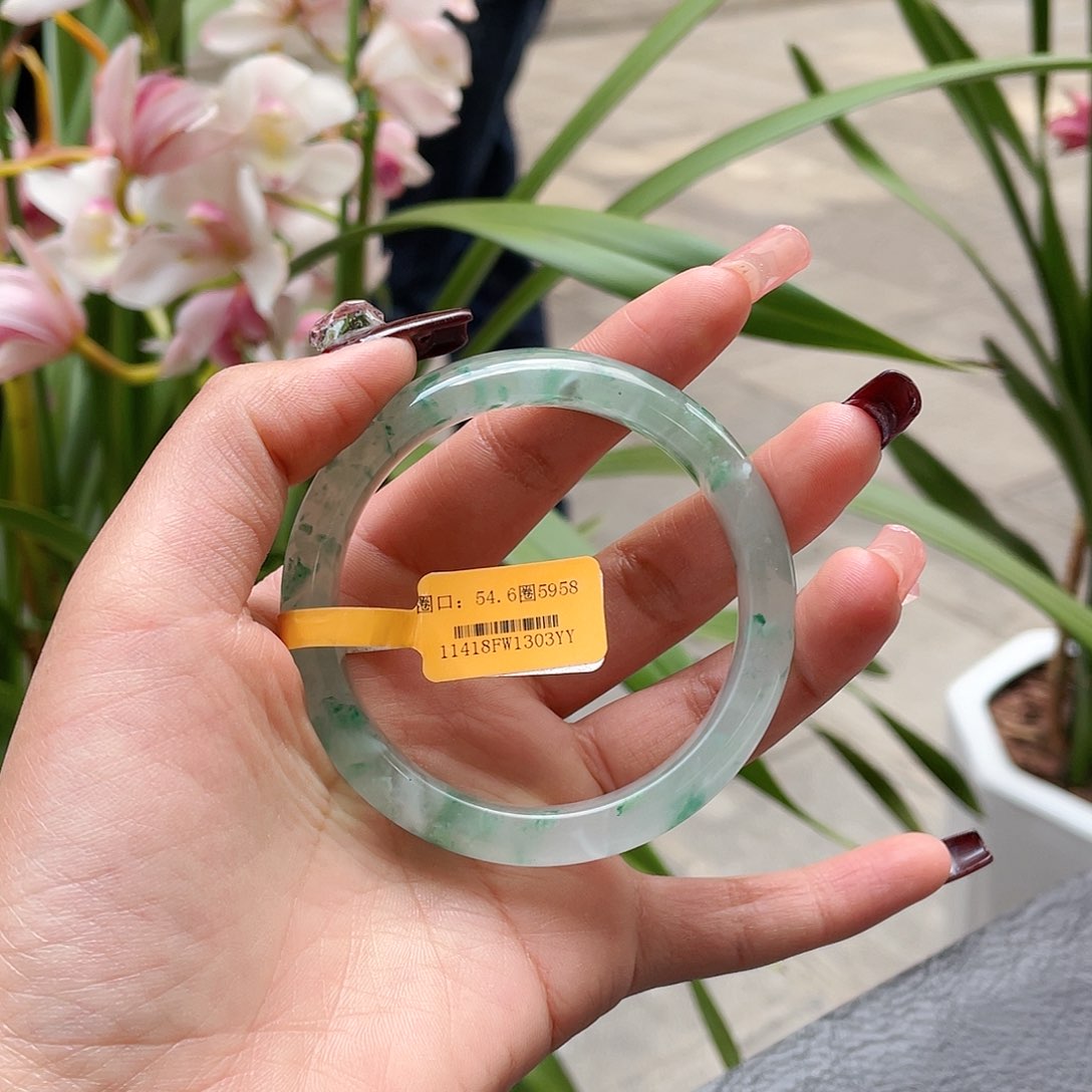 石英质玉手镯未镶嵌不****?