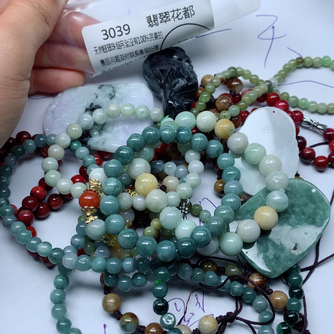 翡翠颈饰未镶嵌手串