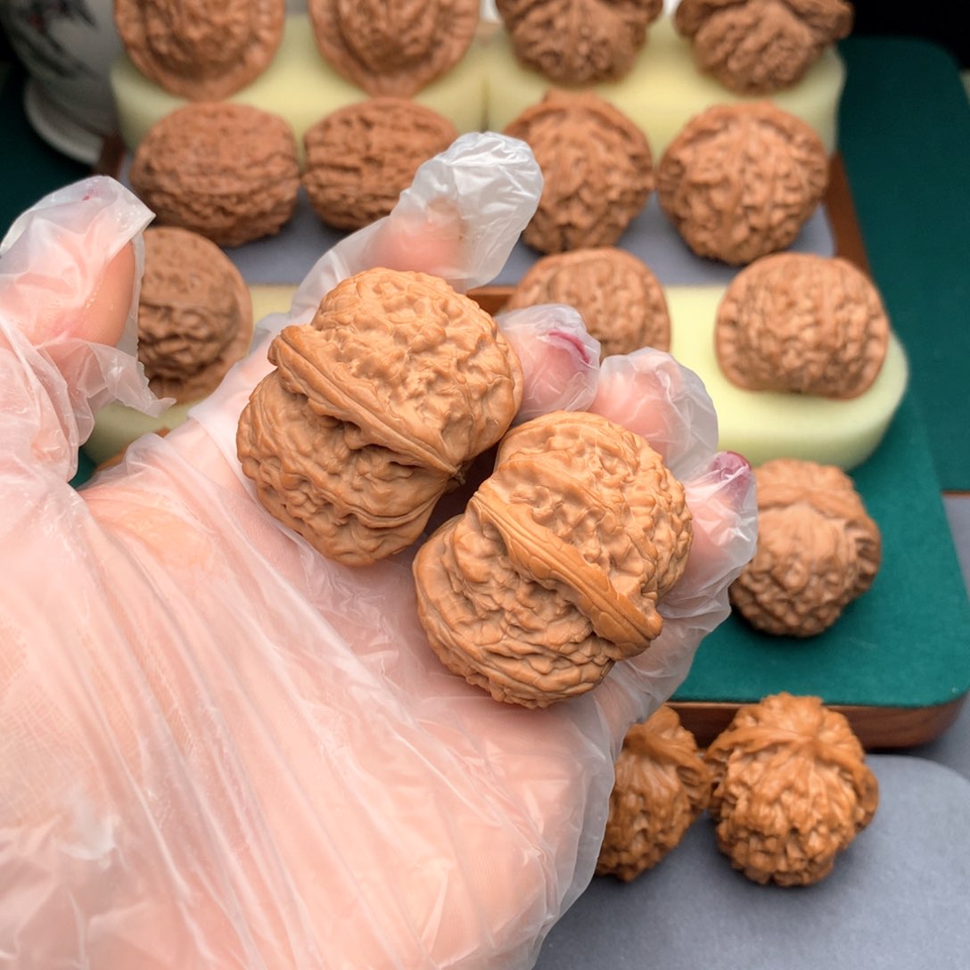 文玩核桃吊坠文玩核桃白狮子38