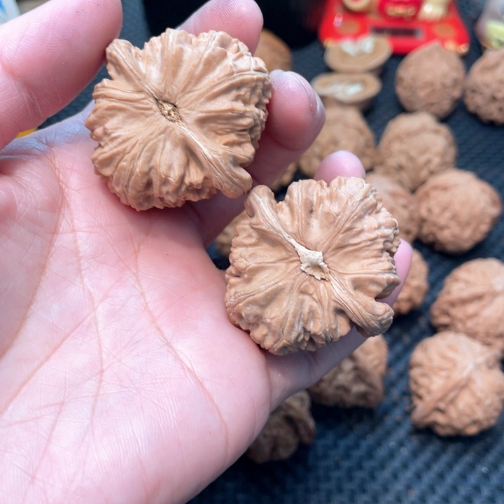 文玩核桃把件三角白狮子4.1全品