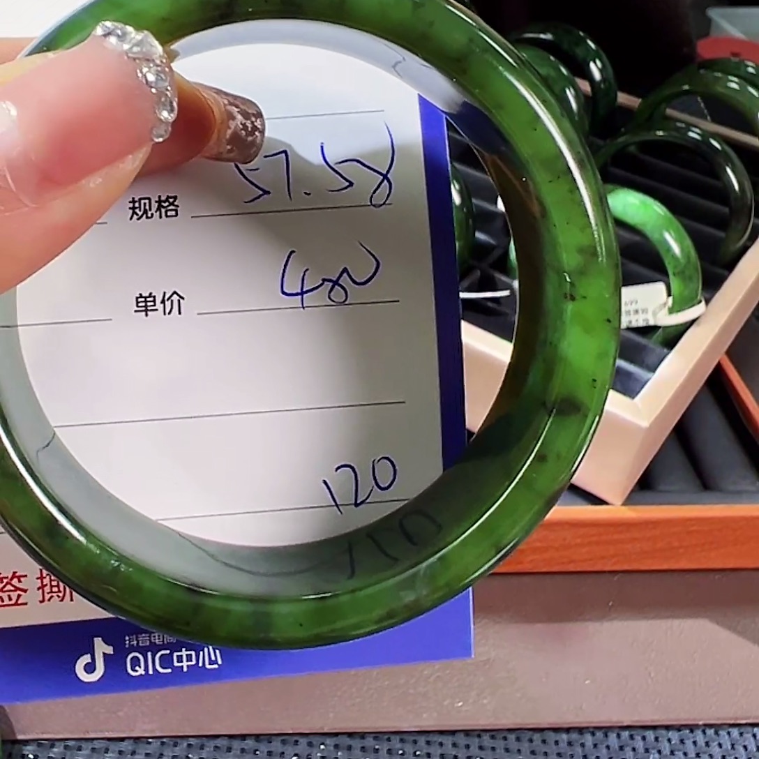 和田玉（碧玉）未镶嵌手镯