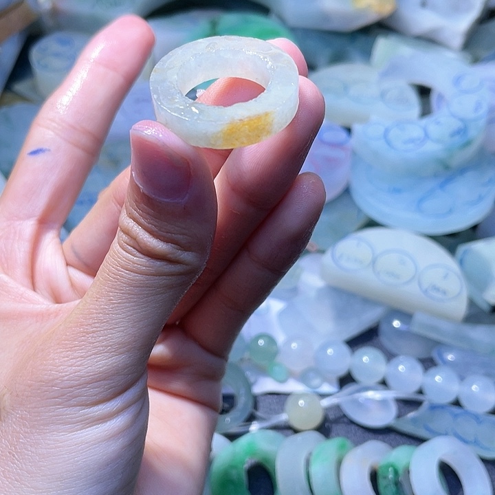 定制翡翠未镶嵌翡翠