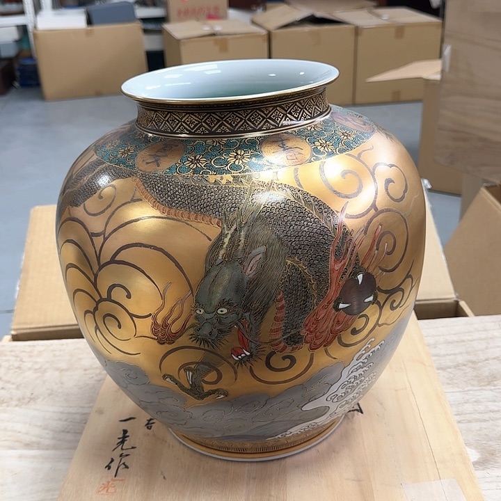精品瓷器。              