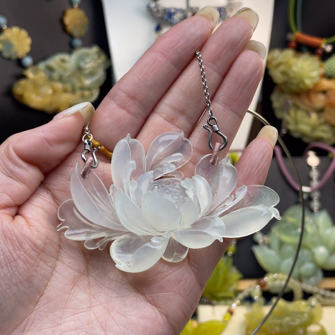 蛇纹石玉未镶嵌颈饰