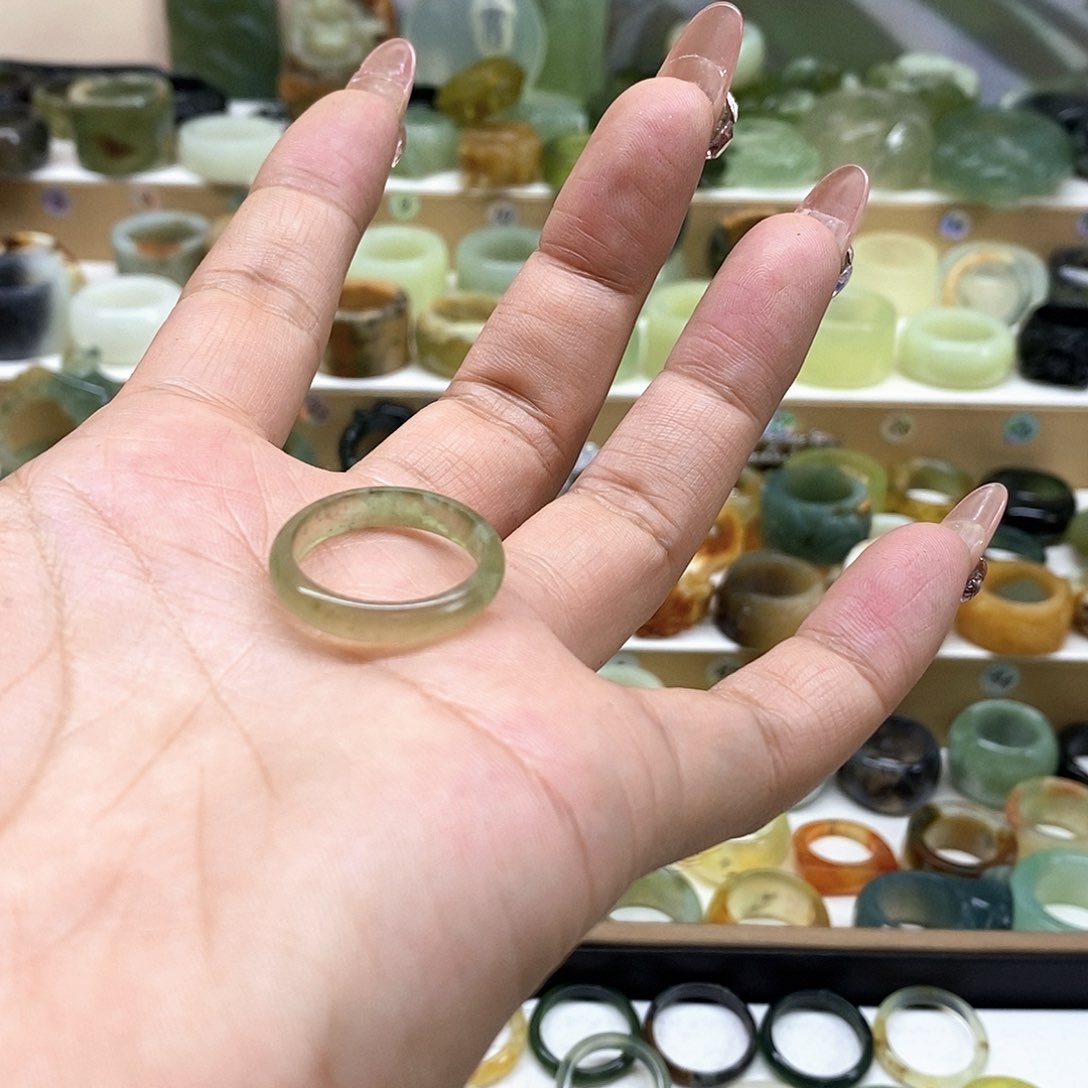 岫玉未镶嵌天然玉石向****?