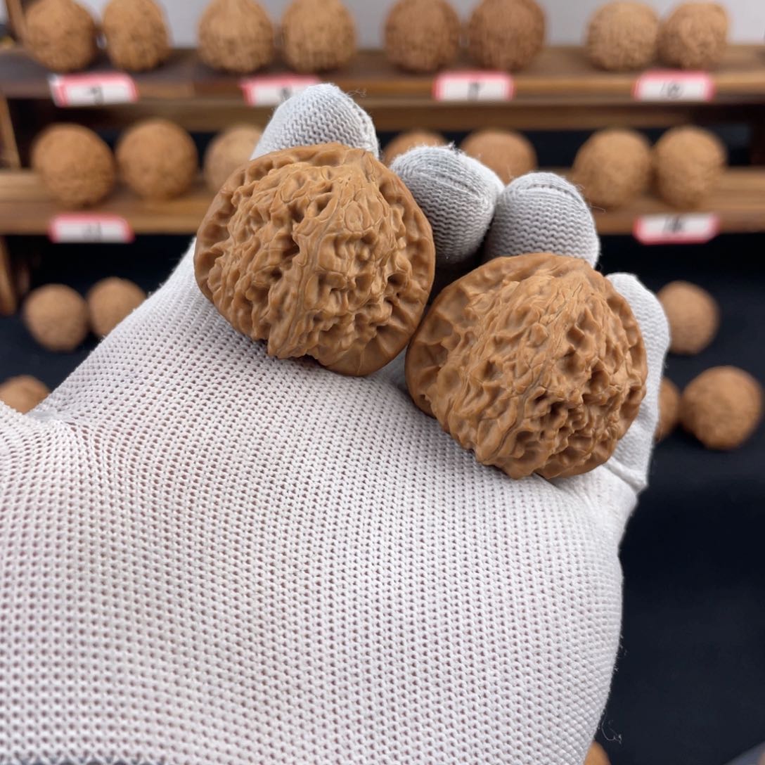 文玩核桃把件39三角白