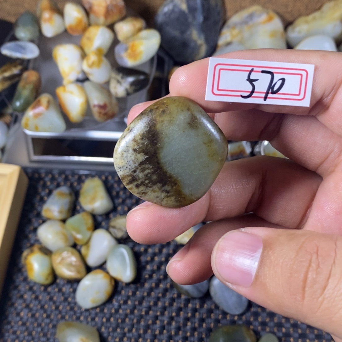 和田玉（糖玉）未镶嵌挂件