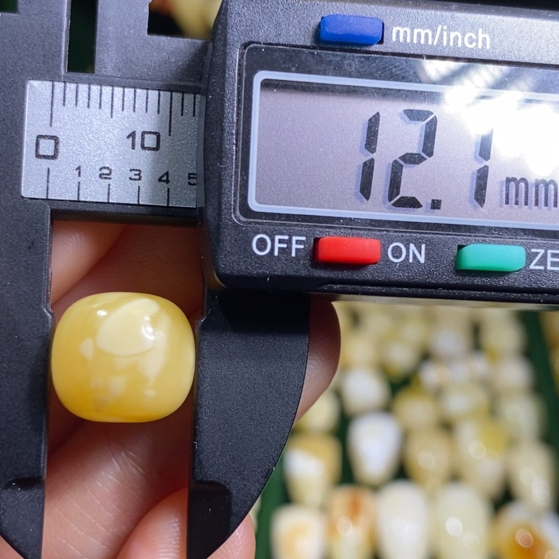 蜜蜡未镶嵌裸石配饰