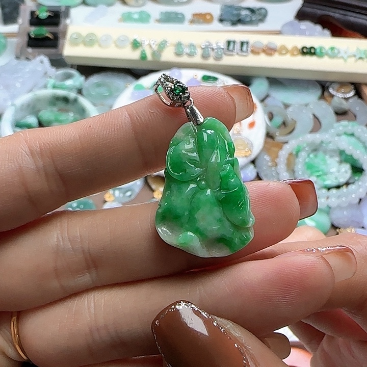 翡翠颈饰未镶嵌荷叶鱼