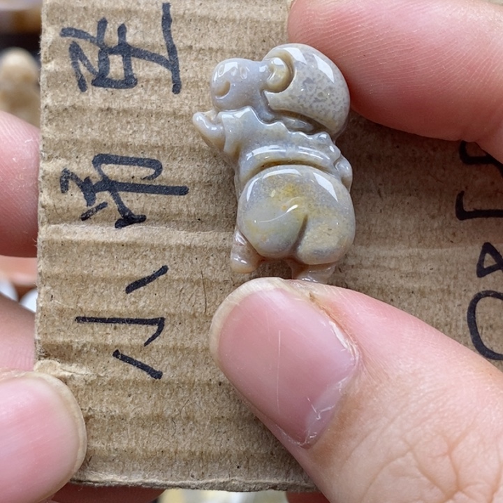 硅化珊瑚（珊瑚玉）未镶嵌颈饰幽*宫