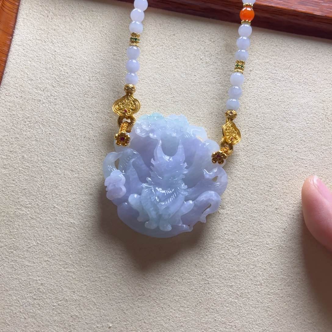 翡翠颈饰未镶嵌九尾