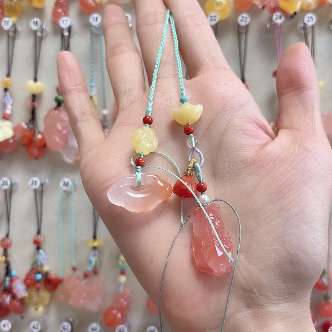 小***儿南红玛瑙未镶嵌吊坠(赠链)