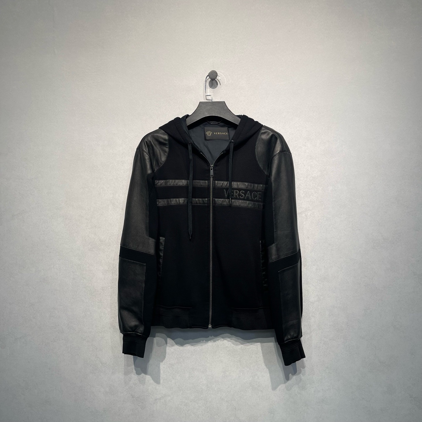 99新 VERSACE/范思哲 logo标识拼皮拉链外套/52码/DY216339
