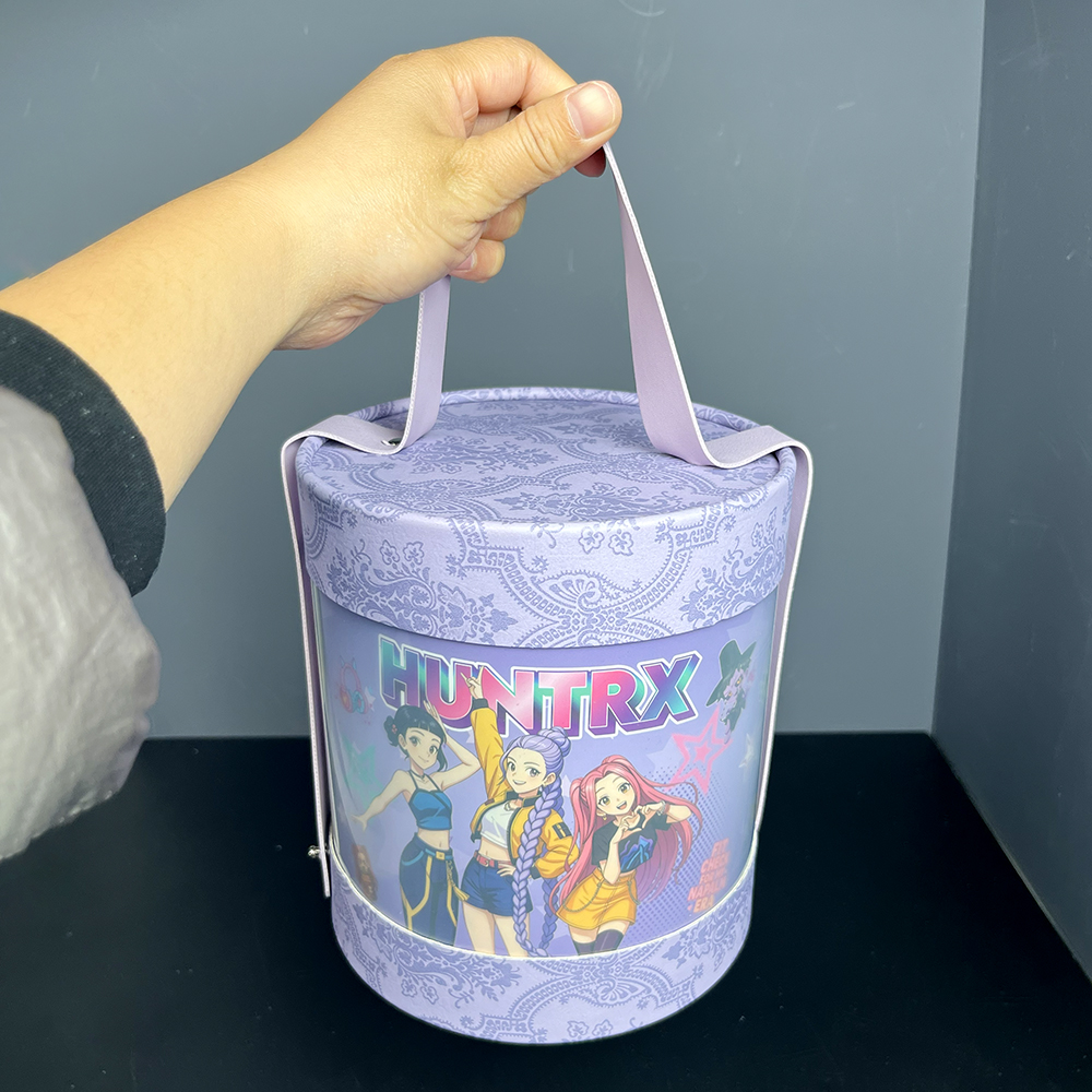 儿童惊喜礼物kpop猎魔女团主题抱抱桶贴纸挂件文具大礼包跨年惊喜