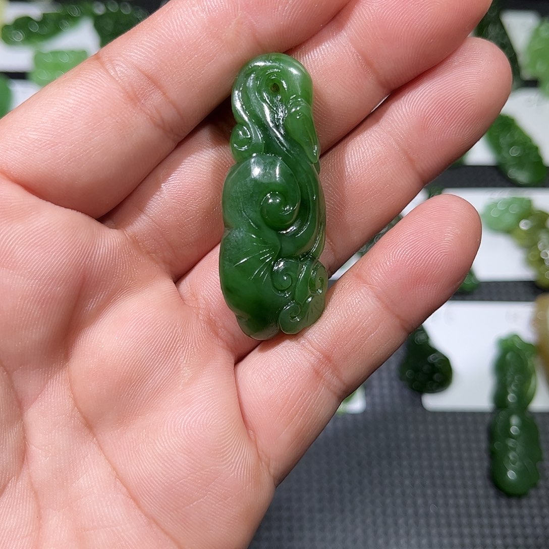 春***里和田玉未镶嵌颈饰