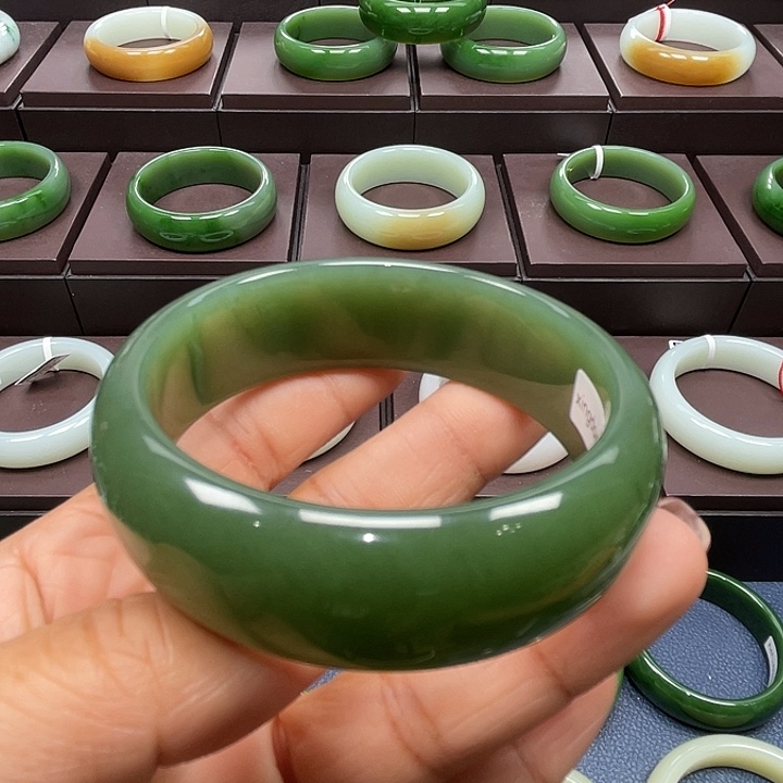 和田玉未镶嵌手镯5657