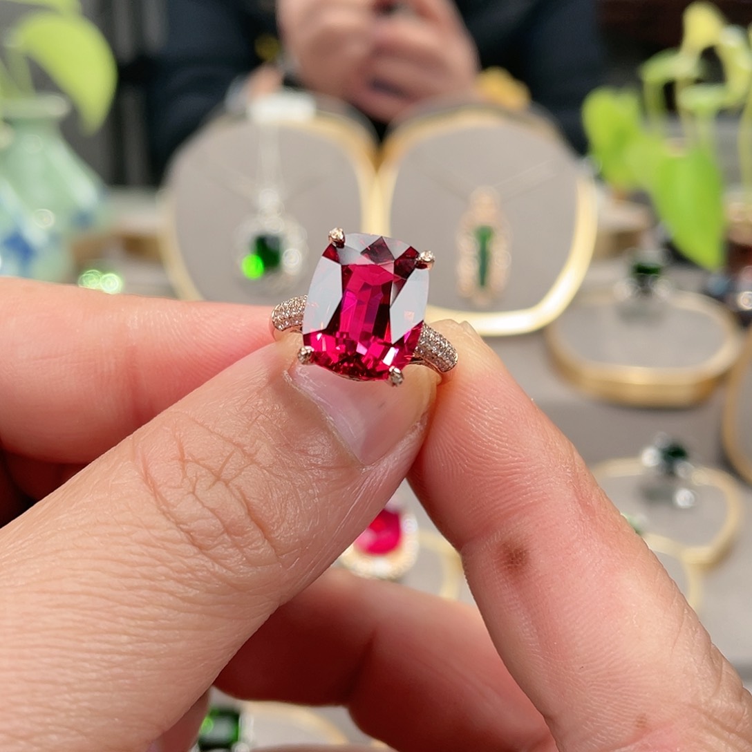 碧玺戒指18K金镶嵌7.5ct