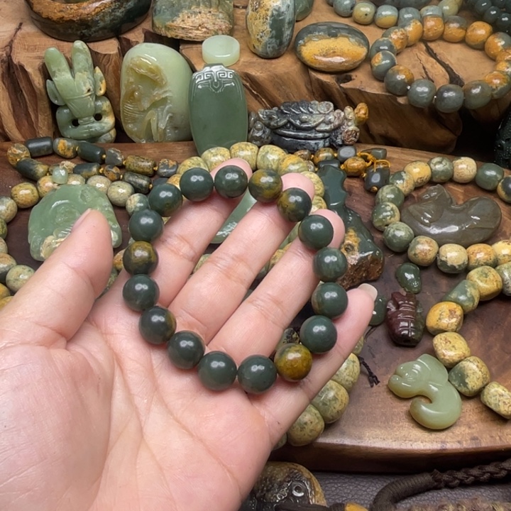 我***毛未镶嵌岫岩河磨玉（透闪石质玉）珠宝奇石