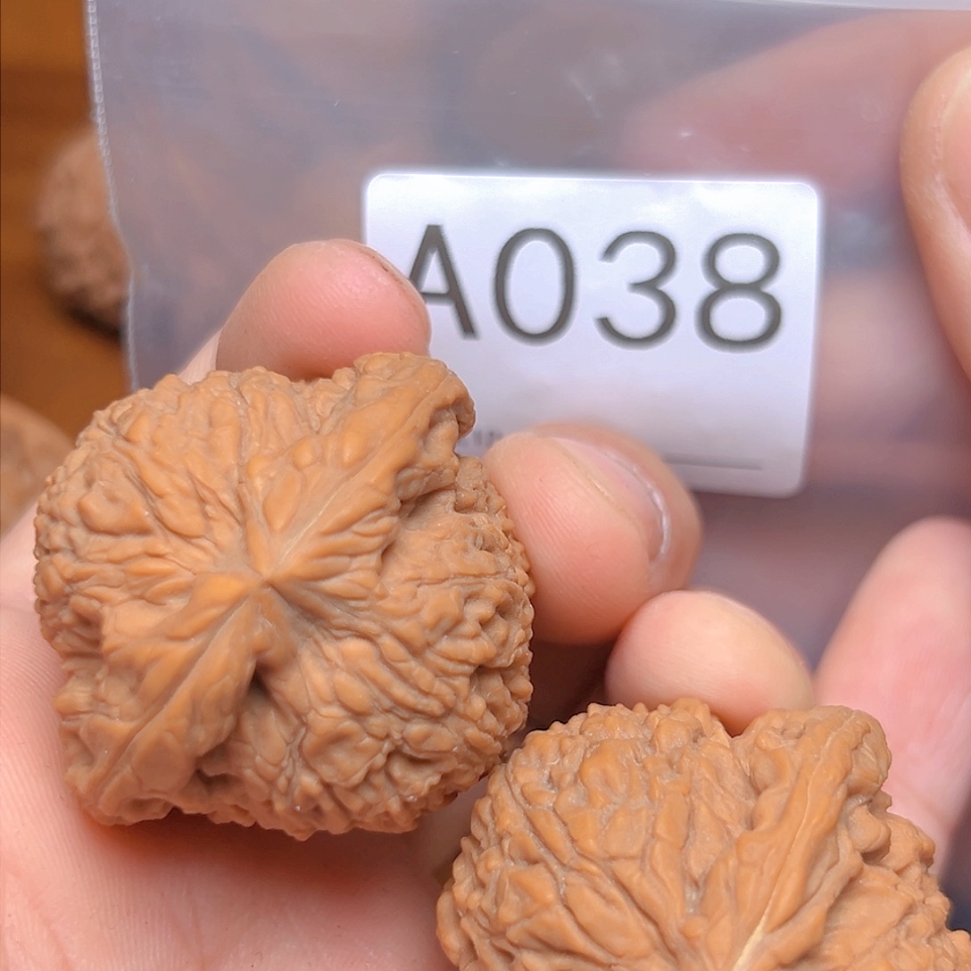 文玩核桃吊坠42免 南疆石