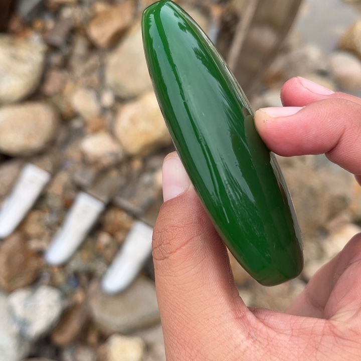 颈饰未镶嵌和田玉（糖玉）