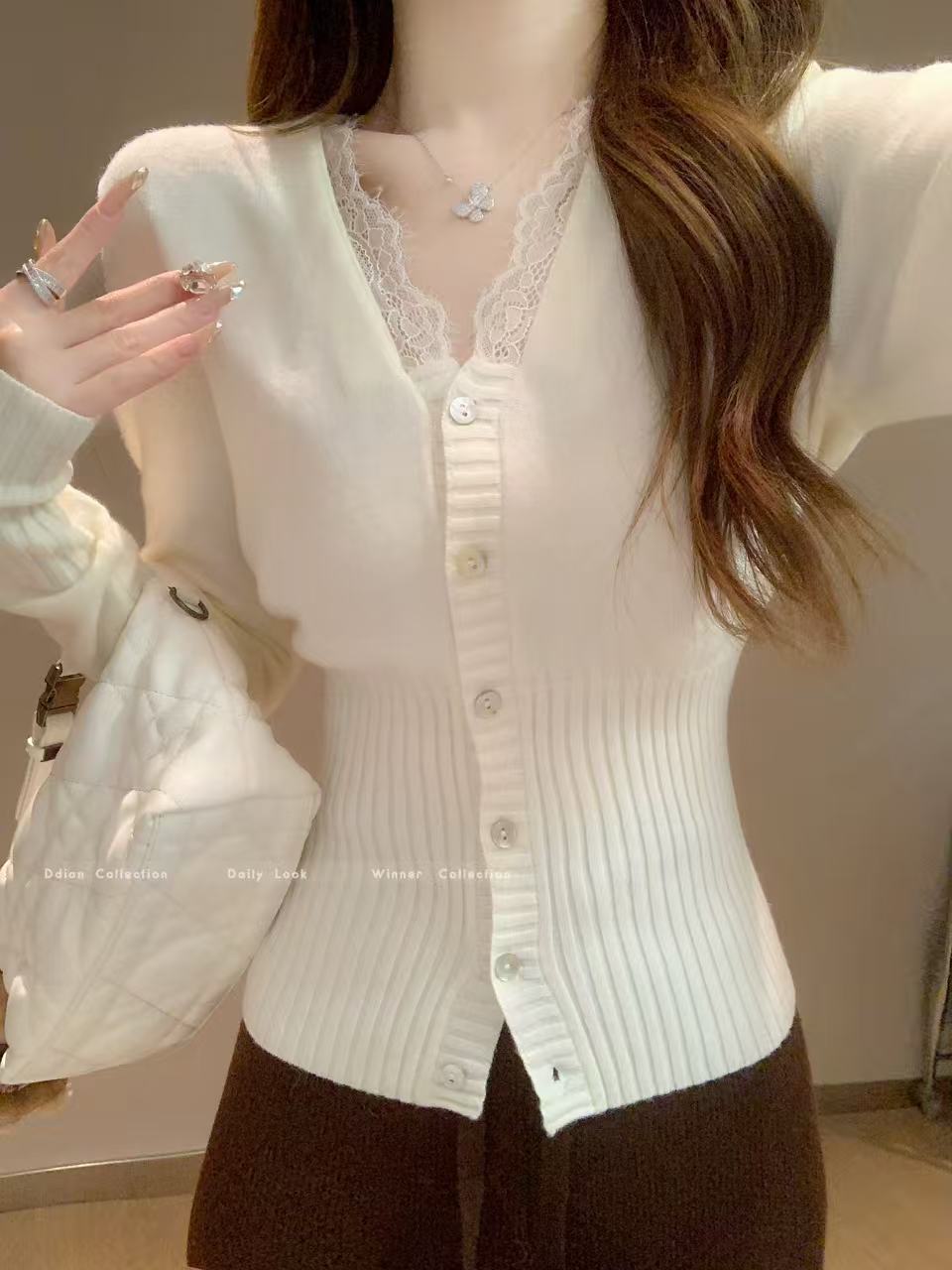 氛围感v领蕾丝针织打底衫春秋季2025纯欲洋气修身显瘦内搭上衣