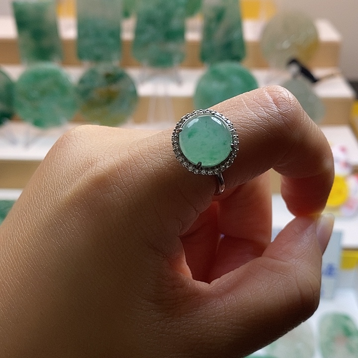 颈饰未镶嵌石英质玉非洲翠