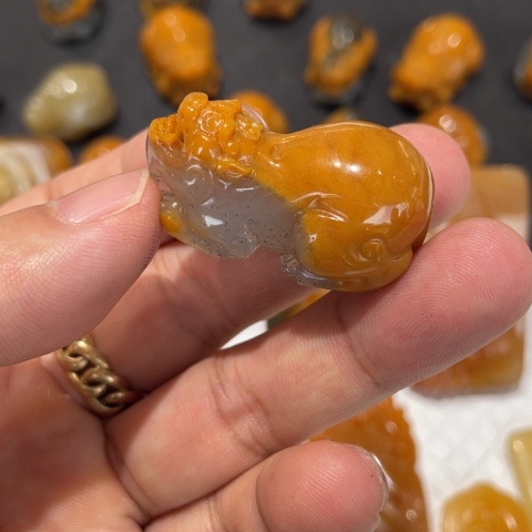 【闪购商品】未镶嵌石英质玉（黄龙玉）颈饰金***黄